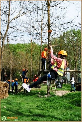 Tirolinas parque de arboles niños y adultos Centro de Ocio BINATUR