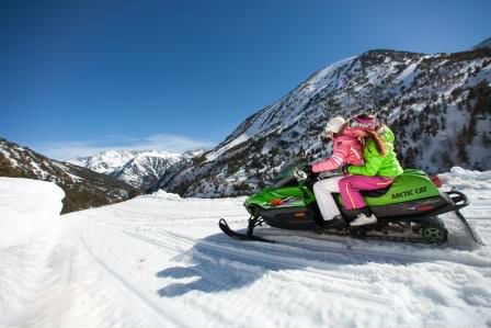 Excursión en motos de nieve biplaza. Irconniños.com