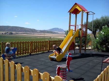 Barbacoa con zona infantil. Irconniños.com