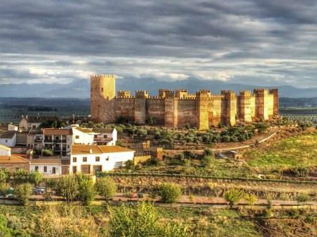 Visita con niños al castillo andalusí de Burgalimar. Irconniños.com