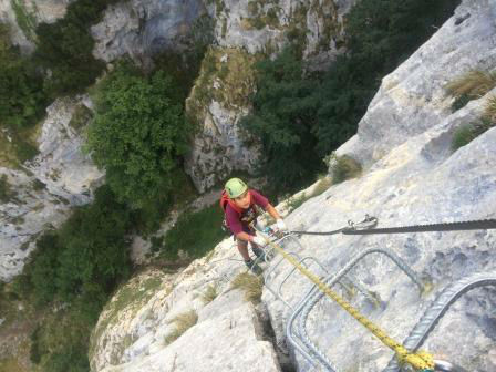 Vía Ferrata de Valdeón con nivel iniciacion. Irconniños.com