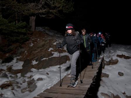 Excursión nocturna en raquetas de nieve. Irconniños.com